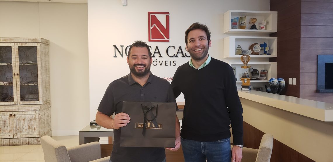 Fabiano recebeu, do sócio-diretor Jeferson Selau, um vale-compras